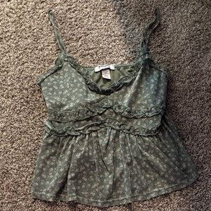 Women’s large tight then flowy tanktop